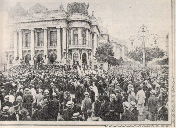 Manifestação operária em 1º de Maio de 1919 no Rio de Janeiro. Reproduzida da Revista da Semana, 10 de maio de 1919.